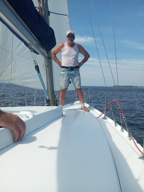 Сам, Тольятти, 62 года, 3 фото. Ищу: Пожалела меня. И взяла к себе жить. И только помню, что стены с обоями. 
Есть примета. Вот я и рискую....  Анкета 820655. 