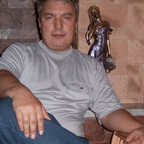 Равиль Латфуллин, Россия, Димитровград, 58 лет. Спокоен, терпелив, доброжелателен, 
немного стеснителен и нерешителен, 
но когда чаша терпения пер