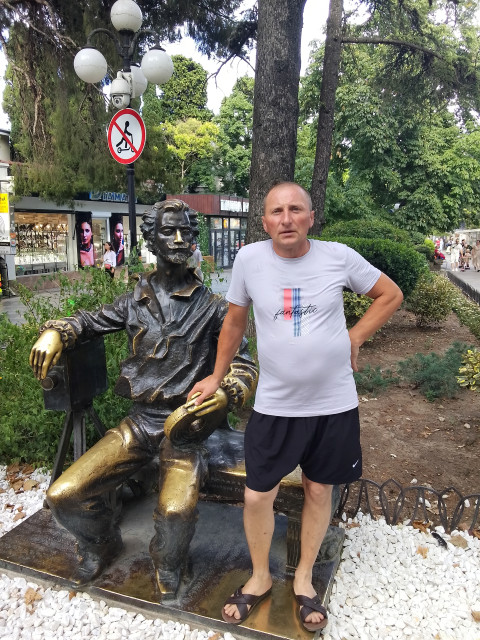 Александр, Россия, Старый Крым, 45 лет, 2 ребенка. Познакомлюсь с женщиной для дружбы и общения. возраст предпочтительно 35-50 летСтроитель, холостяк. Люблю природу, отдых, ры
балку, танцы, шашлык. Также люблю спорт. Есть две взр