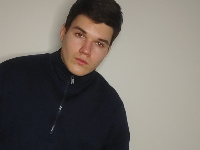 Николай, Москва, 21 год, 3 фото. Ищу: Красивую и ласковую.  Анкета 820896. 