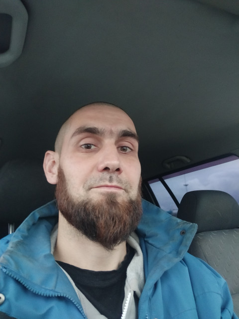 Дамир, Россия, Уфа, 35 лет, 1 ребенок. Познакомлюсь с хорошей, симпатичной девушкой для любви и серьезных отношений, брака и создания семьиМолодой парень. 34 года. Работаю сам на себя через ИП электромонтажником. Спортсмен. Вообще не пью и