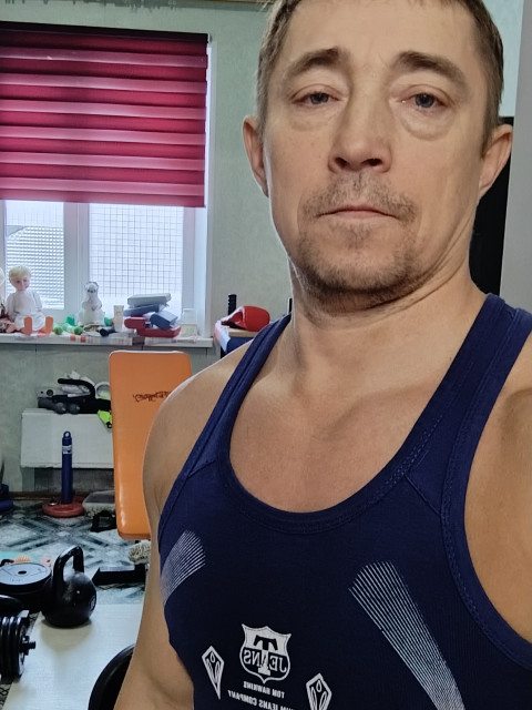 Сергей, Россия, Ноябрьск, 51 год. Познакомлюсь с женщиной для дружбы и общения. Нежную, ласковую, с юмором- хохотушку! Энергичную, лёгМолодой человек, спортивного телосложения, непьющий, энергичный, некурящий, ищет девушку женщину для