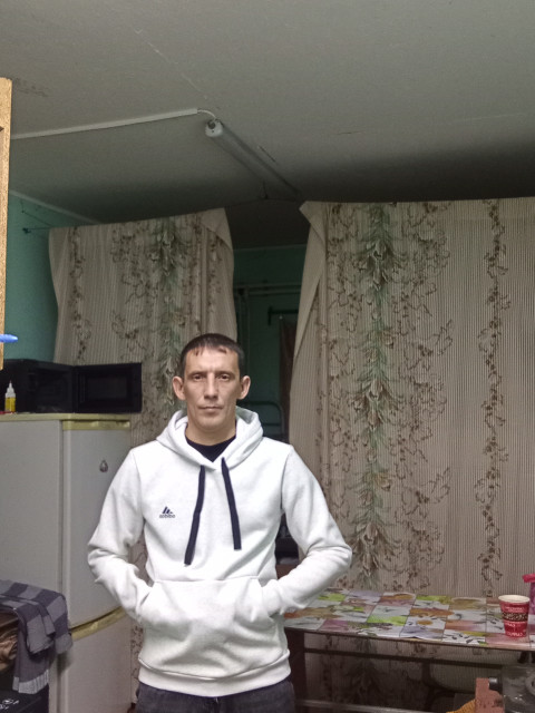 Александр, Россия, Саратов, 35 лет, 5 детей. Познакомлюсь с женщиной для любви и серьезных отношений, брака и создания семьи.В разводе, работаю в Москве.ищу девушку для серьезных отношений!!! чтобы могла создать уют в доме по