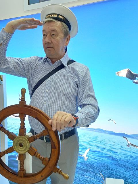 Юрий, Россия, Москва, 66 лет, 2 ребенка. Я на пенсии, вдовец, живу отдельно, обычный человек, без вредных привычек, люблю спорт, путишествия,