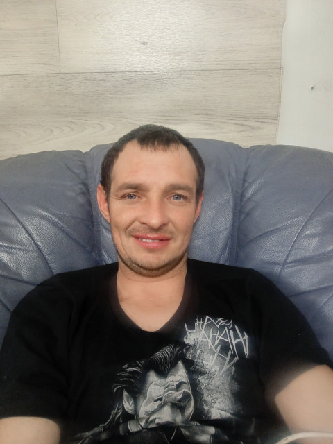 Сергей, Россия, Гатчина, 39 лет, 2 ребенка. Познакомлюсь с женщиной для любви и серьезных отношений.Работаю ищу женщину машинист экскаватора бросила жена я щас один