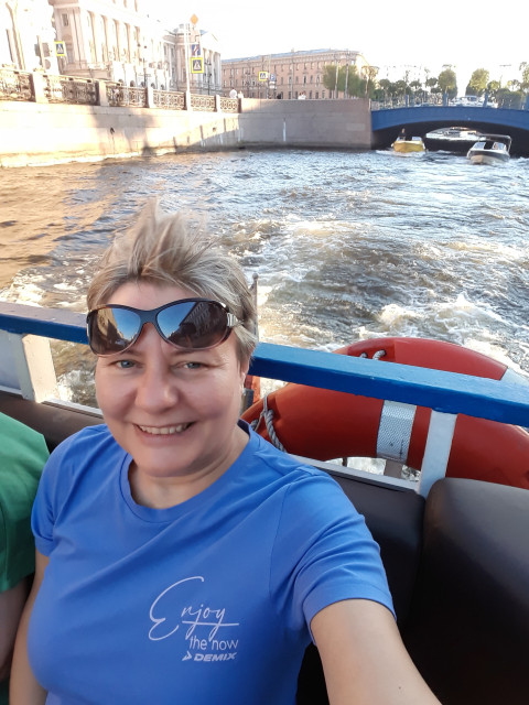 Анжела, Россия, Курск, 53 года, 1 ребенок. Познакомлюсь с мужчиной для любви и серьезных отношений, брака и создания семьи, дружбы и общения.Активная, позитивная, легкая на подъем. 
С рождения имею мягкий характер, но против шерсти гладить 