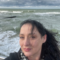 Avtobusda siltab ketaman.