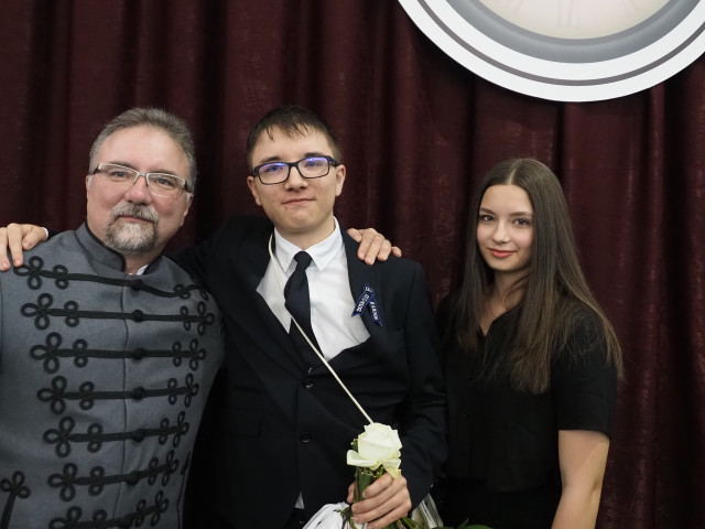 Мой сын, моя дочь и я.