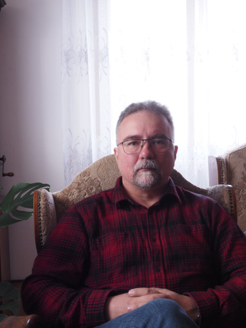 Lajos Szabo, Венгрия, Будапешт, 50 лет, 2 ребенка. Он ищет её: Я хотел бы встретить женщину, которая подходит для моего возраста, которая может говорить по-английсУ меня есть диплом инженера по садоводству. К сожалению, я пока не говорю по-русски. Я могу 