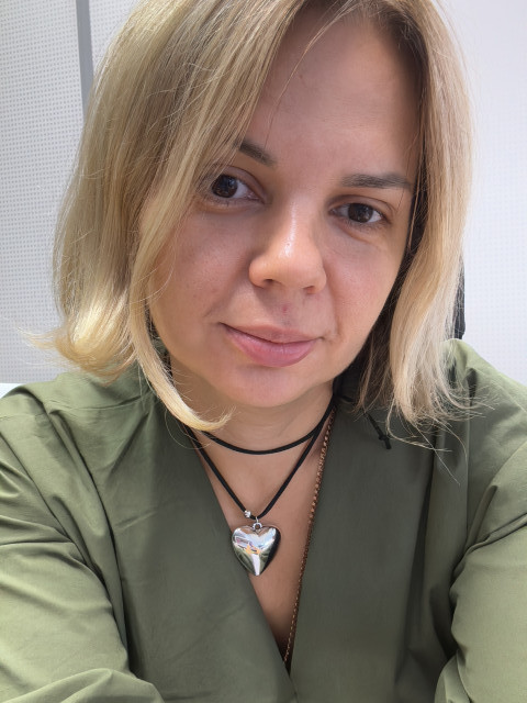 Елена, Россия, Кемерово, 42 года, 2 ребенка. Для создания семьи ищу Доброго, преимущественно позитивного по жизни, того кто готов разговаривать, Работаю юристом, у меня двое детей 4 года мальчик и 7 лет девочка, разведена. Хочу встретить мужчину