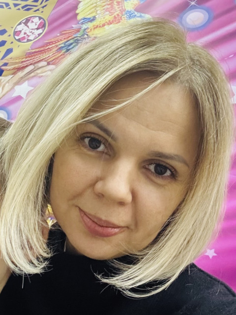 Елена, Россия, Кемерово, 42 года, 2 ребенка. Для создания семьи ищу Доброго, преимущественно позитивного по жизни, того кто готов разговаривать, Работаю юристом, у меня двое детей 4 года мальчик и 7 лет девочка, разведена. Хочу встретить мужчину