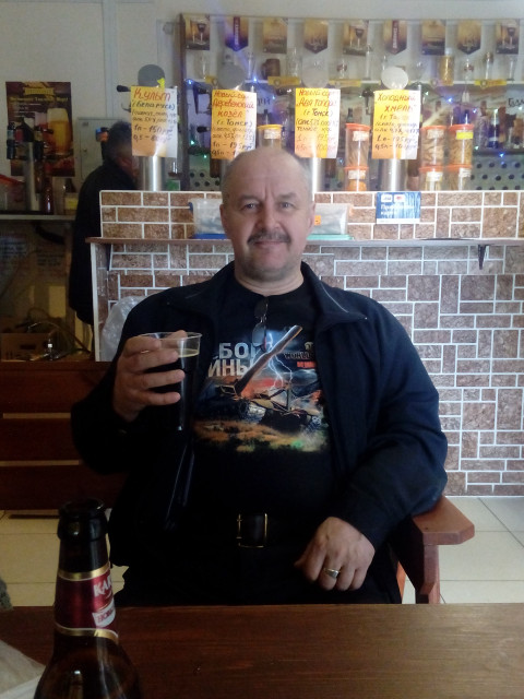 Сергей, Россия, Санкт-Петербург, 62 года, 1 ребенок. Познакомлюсь с женщиной для дружбы и общения.Как все, через какое-то время хочу кушать. 
Работаю, без жилищных и материальных проблем.