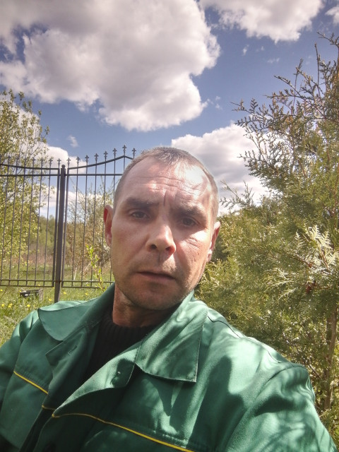 Олег, Россия, Стародуб, 45 лет. Он ищет её: Познакомлюсь с женщиной для любви и серьезных отношений.Добрый, весёлый, хотелось встретить такую же.