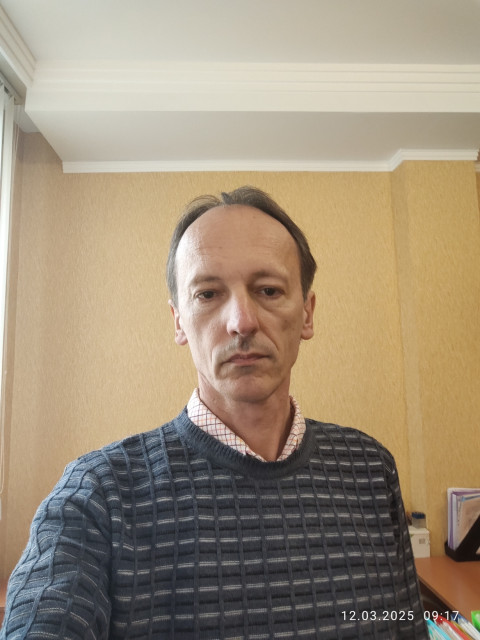 Александр, Россия, Ростов-на-Дону, 49 лет. Познакомлюсь с женщиной для любви и серьезных отношений, брака и создания семьи, рождения совместныхЕсли вы встретите женщину тихую, 
Точно идущую в шорохах сна, 
С сердцем простым и с душою великою