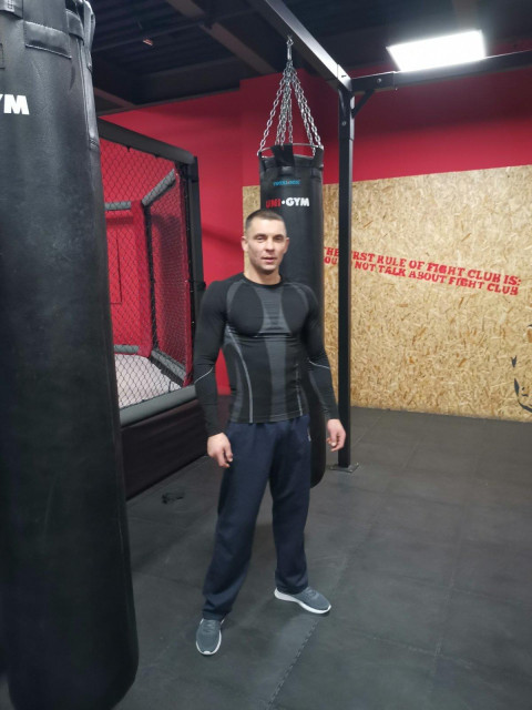 Антон З, Россия, Уфа, 43 года. Хочу найти Приятную женщину, понимающую, которой тоже хочется тепла, уюта и чтобы о ней и если есть дети заботиРаботаю отделочником, люблю кухню, обожаю готовить,