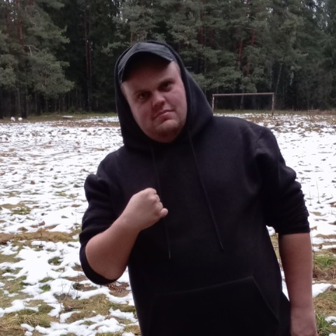 Anton Yurkin, Россия, Кингисепп, 28 лет. Я особо стал не кому не верить .и я просто постоянно в своих мыслях...