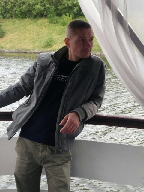 Олег, Москва, м. Строгино, 40 лет. Познакомлюсь с женщиной для любви и серьезных отношений, брака и создания семьи, дружбы и общения.Я Москвич 40лет, 170/60. Хочу познакомиться с девушкой до 49 лет для серьёзных отношений и создания 