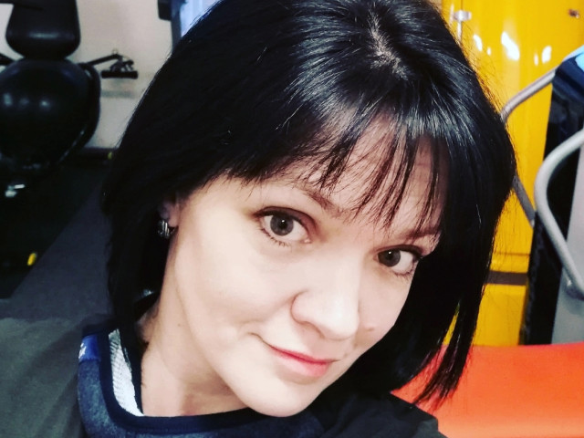 Эля, Россия, Новоуральск, 45 лет, 3 ребенка. Познакомлюсь с мужчиной для дружбы и общения, а дальше как пойдёт..Ищу честные отношения. Если есть дети, то это только плюс. Возможно из другого города, это в наше вр