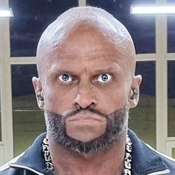 Пётр Сергеев, Россия, Липецк, 34 года, 1 ребенок. Cпортивный, немного пафосный мужчина. Ведёт активный образ жизни. Он прост, доволен собой, оптимисти