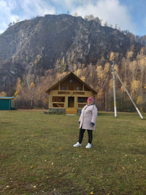 Светлана, Россия, Оренбург, 50 лет, 3 ребенка. Познакомлюсь с мужчиной для дружбы и общения. У которого целая дюжина идей по благоустройству дома иПростая, работящая, люблю домашний уют, просто обожаю цветы.