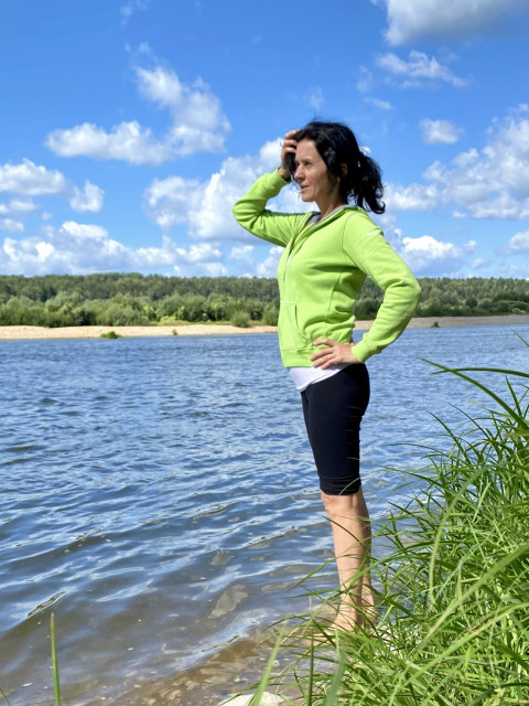 На реке Оке в эко-поселении «Морошка-лайф»)