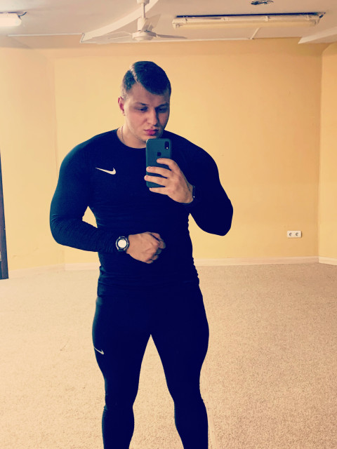 Марк, Россия, Москва, 32 года. Он ищет её: Приятное общение, взаимная симпатия, а дальше будет видноБез вредных привычек, не женат, детей нет, обеспечен, занимаюсь активно спортом