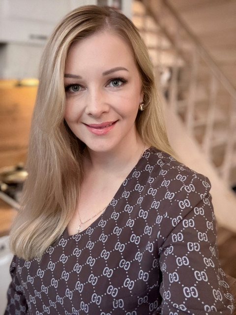 Светлана, Россия, Санкт-Петербург, 45 лет, 1 ребенок. Хочу найти .Вдова, воспитываю сына. Живу загородом. Общительная, Люблю природу и путешествия. 
Не худая, не мод