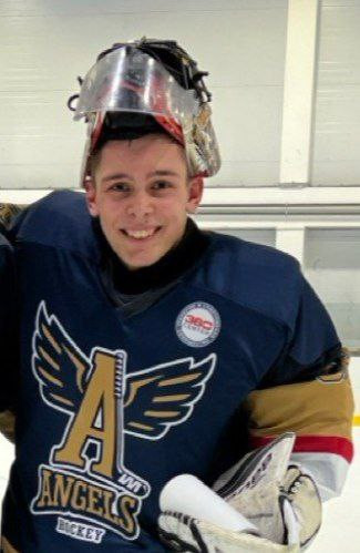 Иван Соколов, Россия, Санкт-Петербург, 19 лет. Хочу встретить девушку для того, чтобы можно было доверить всё. Смое тайное и самое самое. Что бы моИграю в хоккей на позиции вратаря, учусь, снимаю LEGO мультфильмы. Закончил школу 11 классов. Стараю