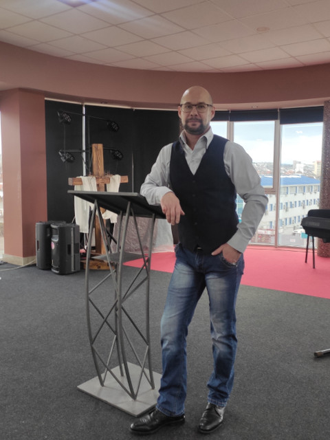 Сергей, Россия, Севастополь, 44 года. Познакомлюсь с женщиной для любви и серьезных отношений. Вдовец. 
 А это очень много значит. 
 Нравиться Есенин, Блок, Высоцкий, обожаю бардов и советские 