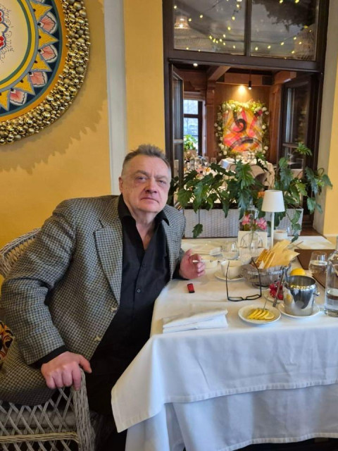 Павел, Россия, Москва, 56 лет. Познакомлюсь с женщиной для любви и серьезных отношений, брака и создания семьи, гостевого брака.Ученый, бизнесмен... 
Сейчас на заслуженном отдыхе