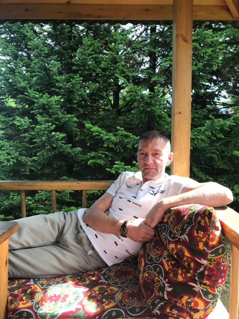 Платон, Россия, Новосибирск, 44 года. Он ищет её: Познакомлюсь с женщиной для любви и серьезных отношений, гостевого брака, дружбы и общения.Дом, работа, в свободное время играю на музыкальных инструментах, читаю книги в интернете, гуляю на 