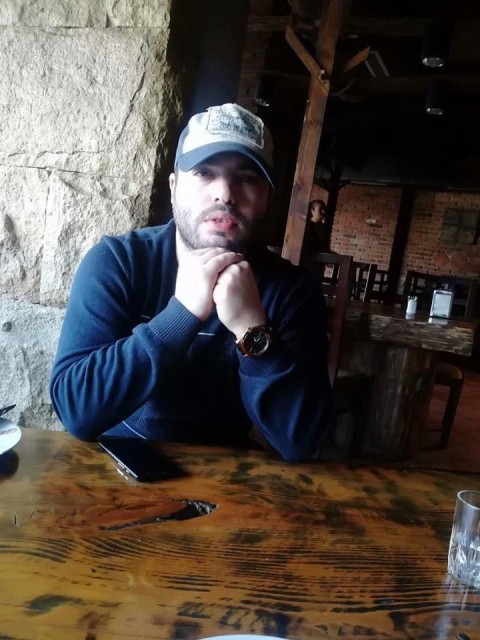 Миша, Россия, Краснодар, 36 лет. Он ищет её: Познакомлюсь с женщиной для любви и серьезных отношений, дружбы и общения.Я врач реаниматолог) люблю путешествие) романтику) и вкусно готовить)