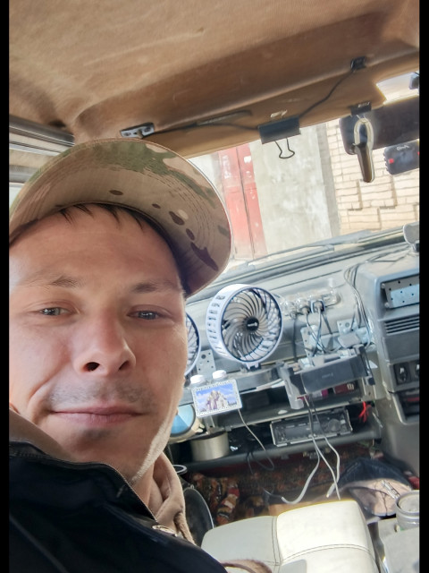 Павел Осипов, Россия, Новочеркасск, 35 лет, 1 ребенок. Хочу найти Красивую, душевную, весёлуюЯ человек, который любит общаться)
Всё при встрече