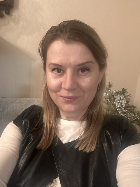 Татьяна, Россия, Санкт-Петербург, 47 лет, 1 ребенок. Познакомлюсь с мужчиной для любви и серьезных отношений, брака и создания семьи, дружбы и общения.Жизнерадостная, веселая. 
Люблю готовить. Увлекаюсь кондитеркой. 
Люблю музыку, спорт в меру))