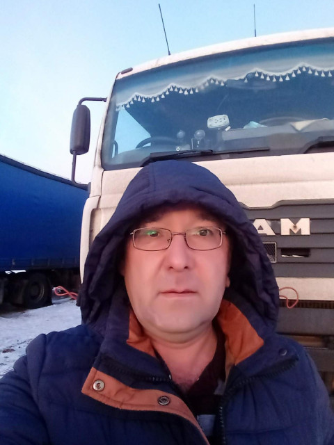 Руслан Ибрагимов, Россия, Нижнекамск, 48 лет, 1 ребенок. Хочу найти 35-43 лет, не полную, возможно, готовую на переезд в сельскую местностьРазведен, руки из нужного места, образование экономическое, юридическое. Обожаю рыбалку, отдых на пр