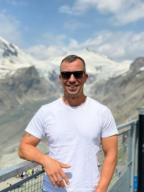 Богдан, Россия, Калуга, 43 года, 2 ребенка. Я довольно активный человек, занимаюсь спортом, активно хожу в зал. По возможности пытаюсь путешеств