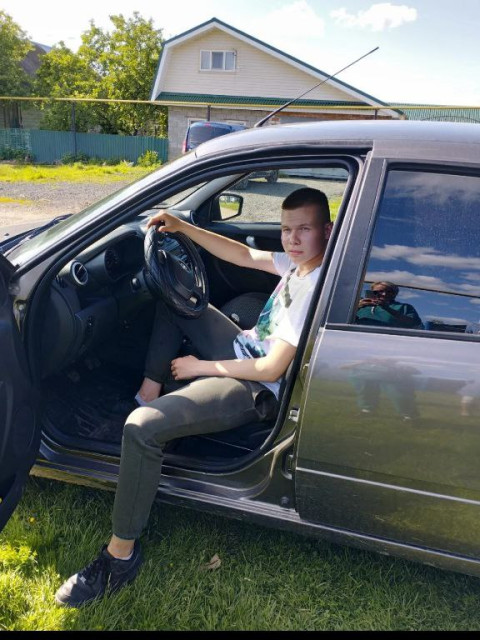 Антон, Санкт-Петербург, м. Шушары, 19 лет. Познакомлюсь с девушкой для любви и серьезных отношений.Не женат, свободен