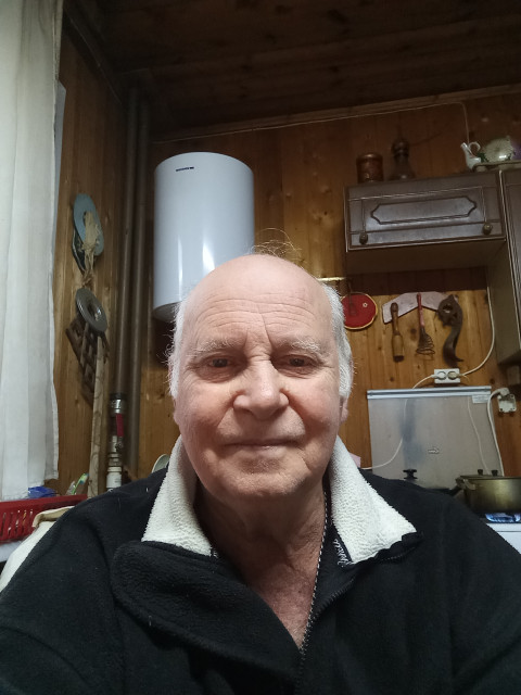 Евгений, Россия, Можайск, 77 лет, 2 ребенка. Хочу найти Нормальную, адекватную женщину. Для серьезных отношенийЖиву один с собакой рядом(3км. ) от Можайска в своём доме. Есть автомашина. Дети взрослые в Москве. 