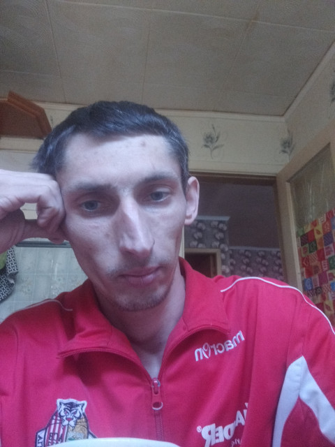 Максим Марков, Россия, Донецк, 38 лет. Он ищет её: Простую, открытую, чтоб можно было общаться на любые темы не только как с любимым человеком, а как сОбычный парень, трудоголик, реалист, глубоко в душе романтик, люблю природу, велоспорт, плаванье, пр