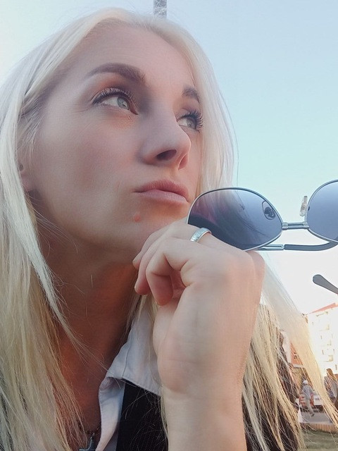 Алина, Беларусь, Гродно, 40 лет, 1 ребенок. Познакомлюсь с мужчиной для брака и создания семьи, воспитания детей, дружбы и общения.Спокойная, семейная, хозяйственная. Хожу в церковь. Специально никого не ищу - все в жизни устраивае