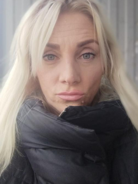 Алина, Беларусь, Гродно, 40 лет, 1 ребенок. Познакомлюсь с мужчиной для брака и создания семьи, воспитания детей, дружбы и общения.Спокойная, семейная, хозяйственная. Хожу в церковь. Специально никого не ищу - все в жизни устраивае