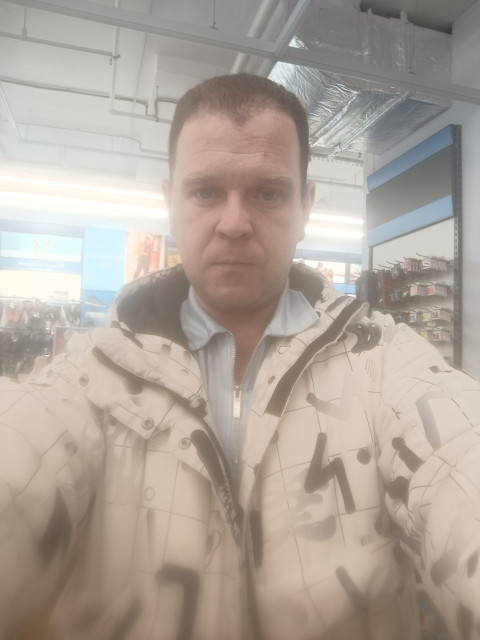 Александр, Россия, Москва, 41 год. Он ищет её: Познакомлюсь с девушкой для любви и серьезных отношений, брака и создания семьи.Мне 41,рост 178,вес 72, глаза голубые. Увлекаюсь рыбалкой,настольными играми,настольный теннис,нрави