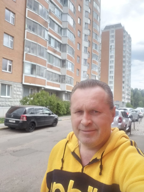Сергей, Россия, Москва, 54 года, 1 ребенок. Познакомлюсь с женщиной для любви и серьезных отношений, брака и создания семьи, гостевого брака. ЖеОбычный мужчина. С головой и руками дружу. Курю. Алкоголь в меру. Работаю. Москвич. В разводе больше