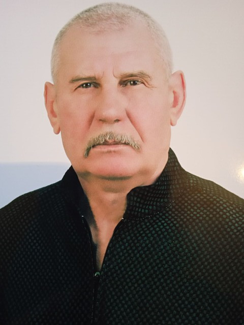 Виктор Чернобровенко, Россия, 68 лет, 1 ребенок. Хочу видеть ее хозяйкой т е. Женой порядочной и честнойЖиву один не пью курю занимаюсь всем это описывать долго при встрече всё увидите ю