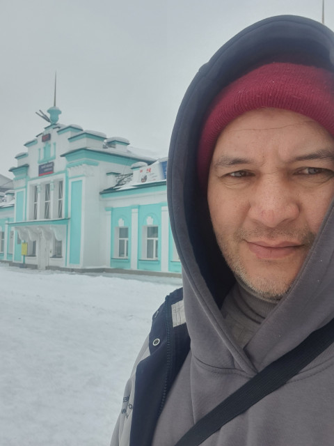 Бахром., Россия, Ангарск, 42 года, 2 ребенка. я бы хотел встретить девушку. трудолюбивый, честный. добрый позитивную.здравствуйте, меня зовут Бахром. я из Узбекистана. по национальности я татар. башкирский.я в поиске.