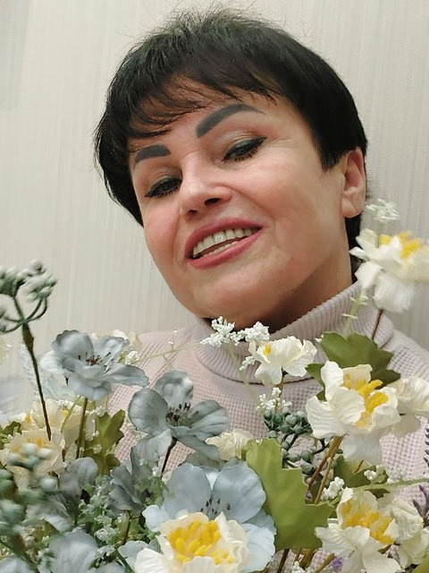 Ирина, Россия, Севастополь, 56 лет, 1 ребенок. Хочу найти Позитивного, с чувством юмора, желательно не курящего, проживающего в г. Севастополе и имеющего своеМедработник, профессионально занимаюсь массажем. 