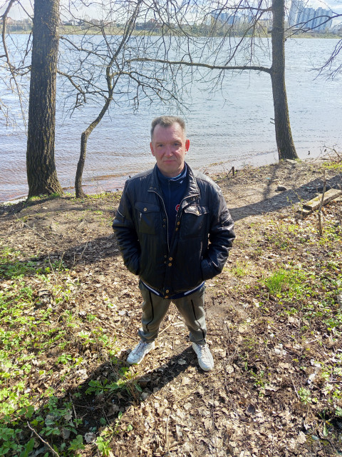 Александр, Россия, Санкт-Петербург, 50 лет. Хочу найти Хорошую, порядочную, простую девчонку без занудства чтоб была любимой и любилаРаботаю вахтой, с чувством юмора, люблю домашний уют, не без рук, рост средний