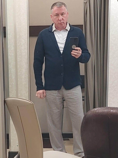 Павел, Россия, Москва, 46 лет. Познакомлюсь с женщиной для любви и серьезных отношений.Москвич, высшее образование, не курю, люблю готовить, занимаюсь спортом, работаю в сфере недвижимост