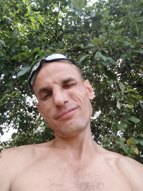 Дима, Россия, Коломна, 45 лет. Он ищет её: Познакомлюсь с женщиной для любви и серьезных отношений, брака и создания семьи, воспитания детей, рЛюблю детей, но пока у меня уже нет, хочу создать семью, я простой парень, умею готовить, умею закат