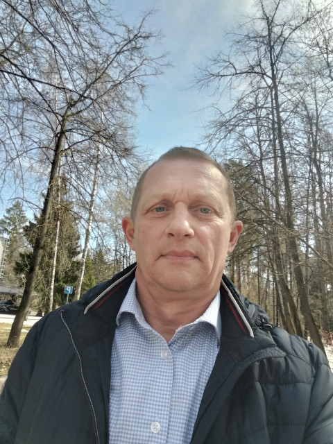 Иван, Москва, м. Говорово, 50 лет, 1 ребенок. Идет развод, живем раздельно. Дочь 6. 5 лет без внимания не оставлю. Жизнь продолжается.